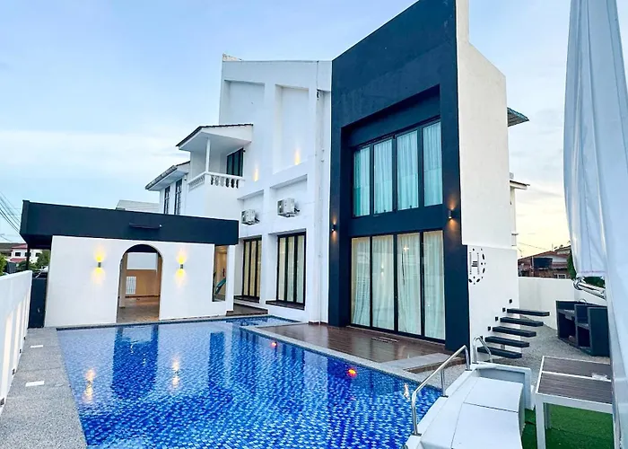 The Luxurious 168 Cruise, Melaka Villa