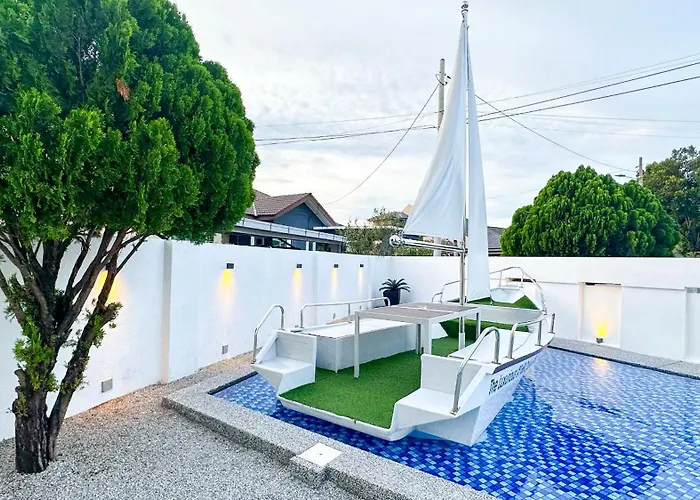 The Luxurious 168 Cruise, Melaka Villa